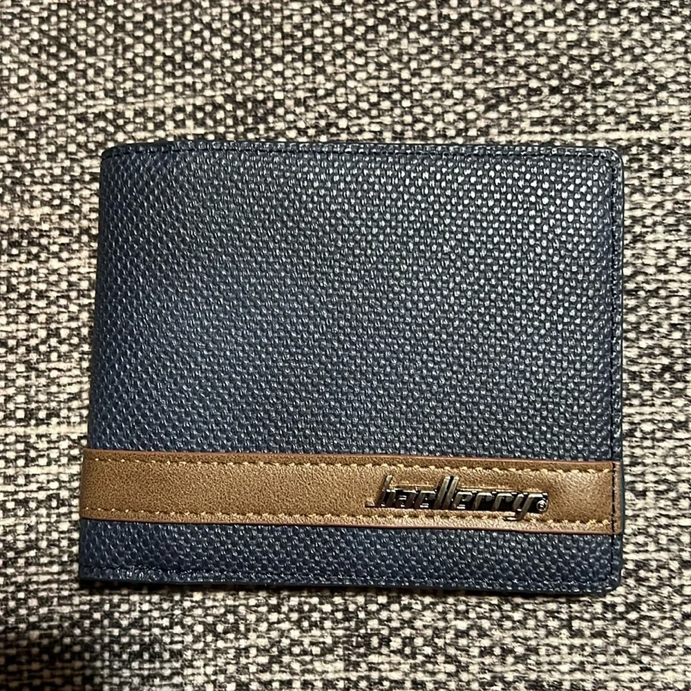 NWT Men’s Bi-Fold Wallet